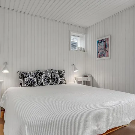 Holiday home Awesome In Hjby With 2 Bedrooms And Wifi Hojby