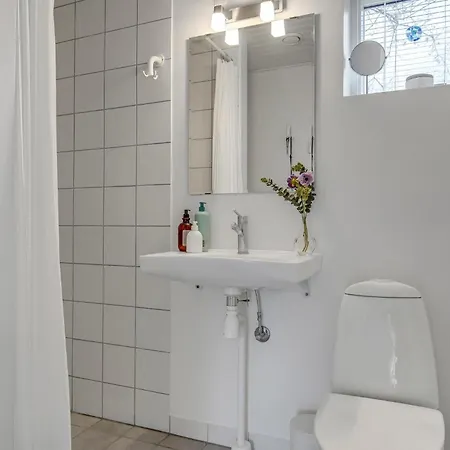 Ferienhaus 2 Bedroom Cozy In *